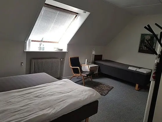 Tek Büyük veya İki Ayrı Yataklı Oda, Ortak Banyo