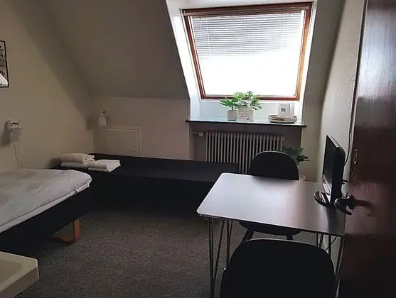 Tek Büyük veya İki Ayrı Yataklı Oda, Ortak Banyo