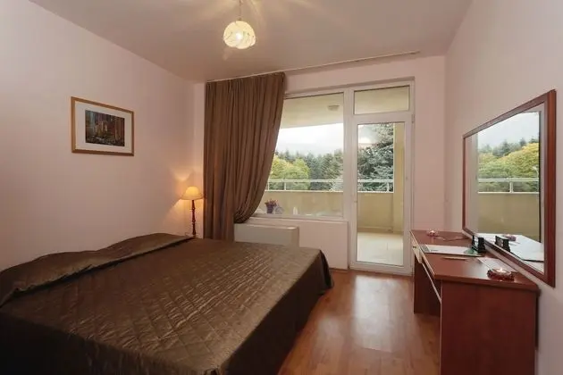 Classic Tek Büyük Yataklı Oda, Balkon, Park Manzaralı