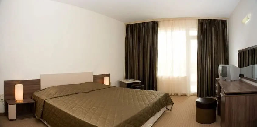 Classic Tek Büyük Yataklı Oda, Balkon, Park Manzaralı