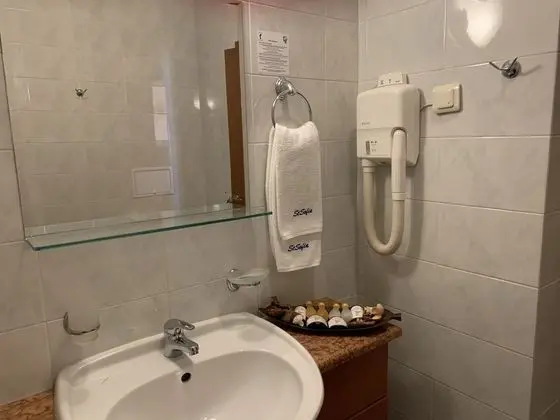 Üç Kişilik Oda