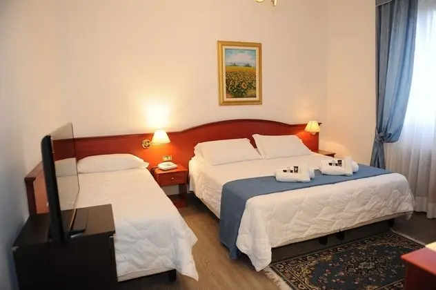 Classic Üç Kişilik Oda