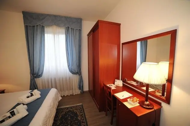 Classic Üç Kişilik Oda