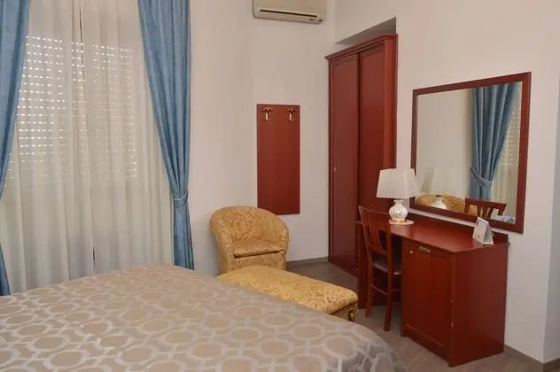 Comfort Tek Büyük veya İki Ayrı Yataklı Oda