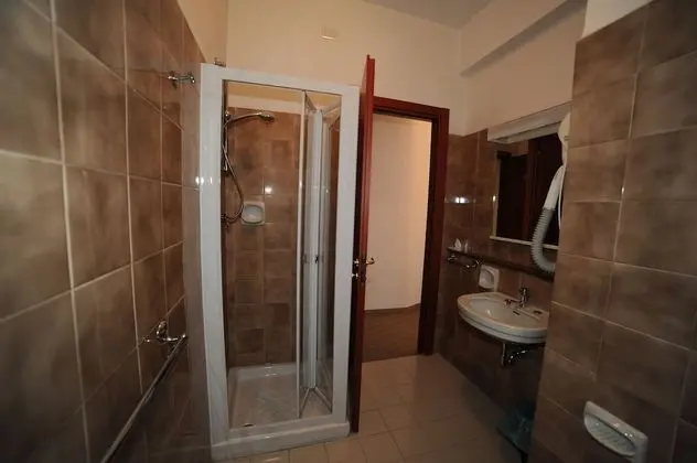 Comfort Tek Büyük veya İki Ayrı Yataklı Oda