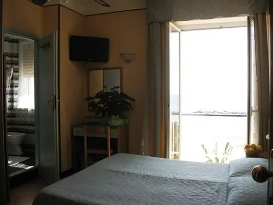 Tek Büyük veya İki Ayrı Yataklı Oda, Ek Bina