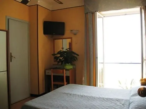 Tek Büyük veya İki Ayrı Yataklı Oda, Ek Bina