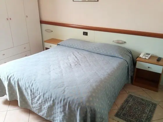 Tek Büyük veya İki Ayrı Yataklı Oda, Ek Bina