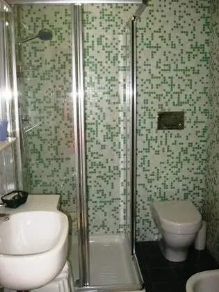 Tek Büyük veya İki Ayrı Yataklı Oda, Ek Bina