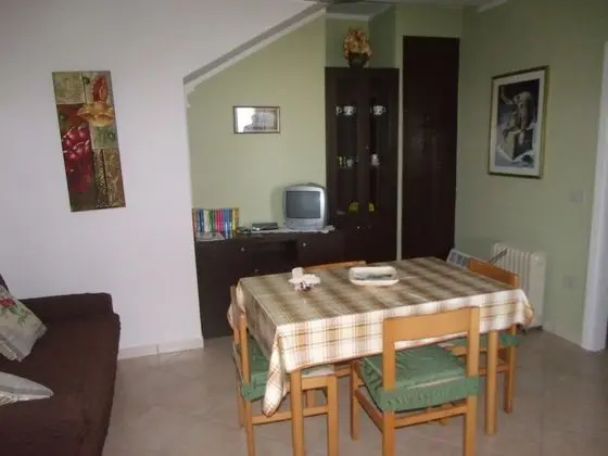 Standard Apart Daire, 2 Yatak Odası, Balkon, Denize Sıfır