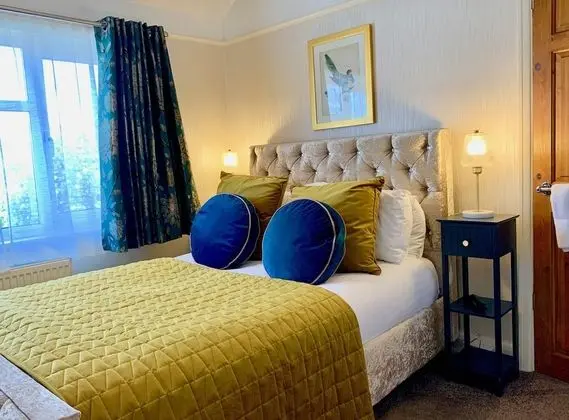 Double room, Private bathroom (Wren)