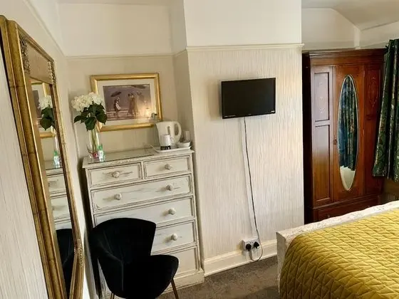 Double room, Private bathroom (Wren)