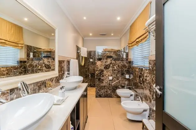 Luxury Tek Büyük Yataklı Oda, 1 Yatak Odası, Havuz Kullanımı, Bahçe Manzaralı