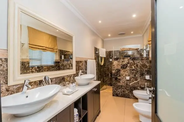 Luxury Tek Büyük Yataklı Oda, 1 Yatak Odası, Havuz Kullanımı, Bahçe Manzaralı