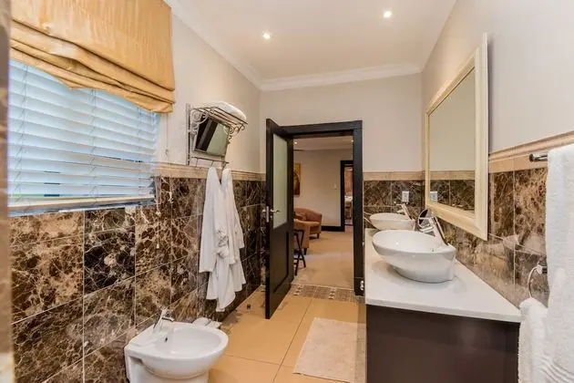 Luxury Tek Büyük Yataklı Oda, 1 Yatak Odası, Havuz Kullanımı, Bahçe Manzaralı