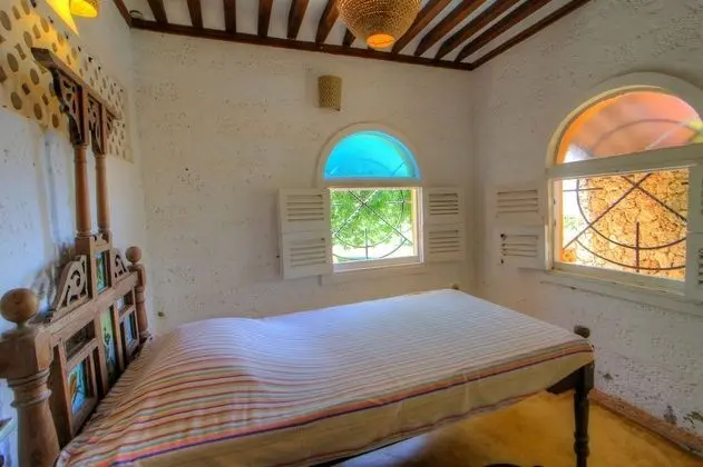 Ev, Okyanus Manzaralı (Main House)