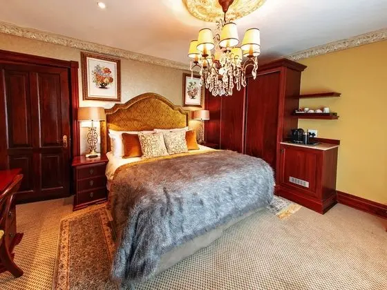 Suite 1 Gold