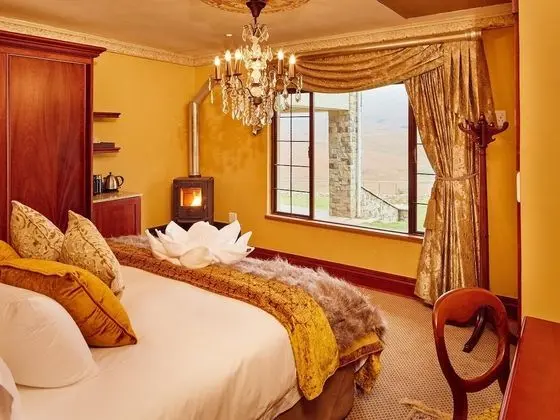 Suite 1 Gold