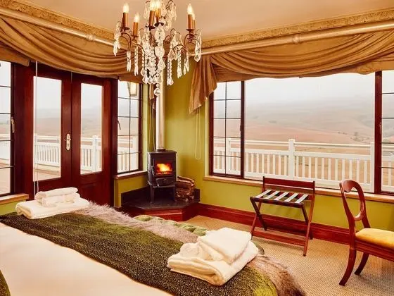Suite 4 Emerald