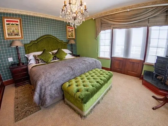 Suite 4 Emerald