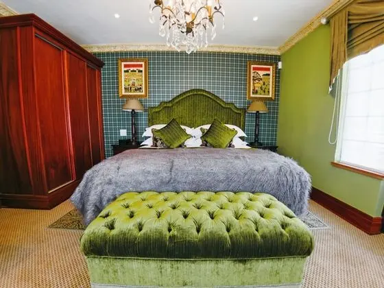 Suite 4 Emerald