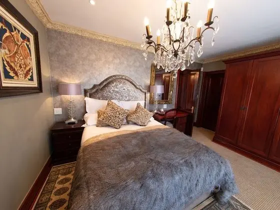 Suite 5 Champagne