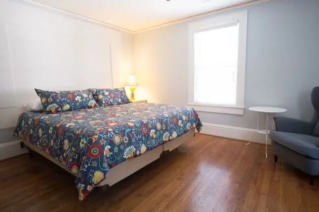 Oda, 1 En Büyük (King) Boy Yatak, Sigara İçilmez, Özel Banyo (Magnolia)