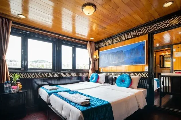 Boutique Triple Cabin