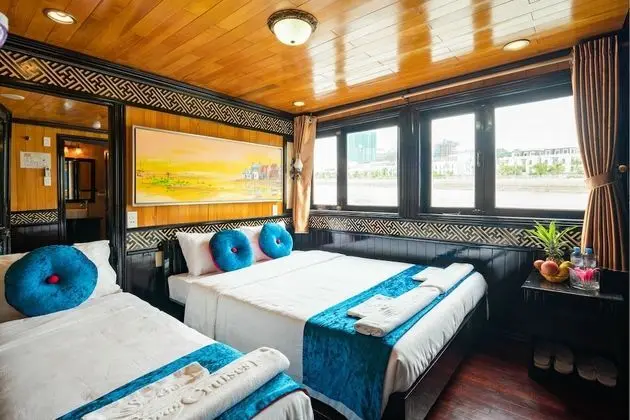 Boutique Triple Cabin