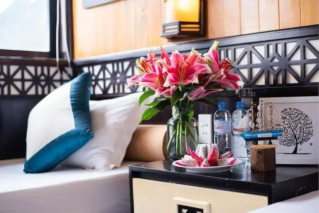 Boutique Triple Cabin