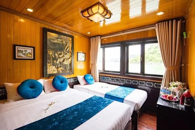 Boutique Triple Cabin