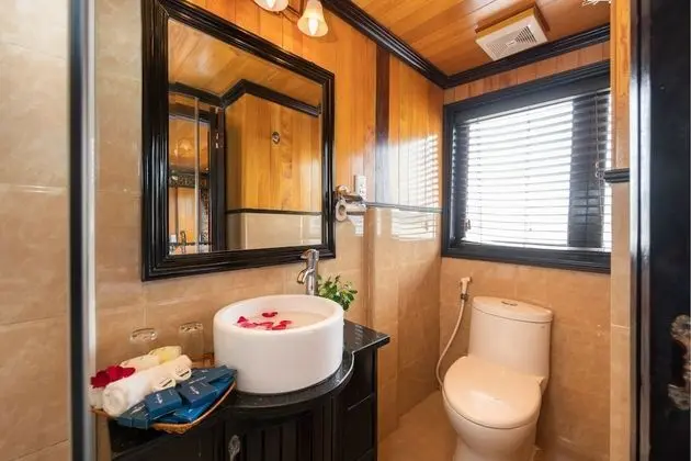 Boutique Triple Cabin