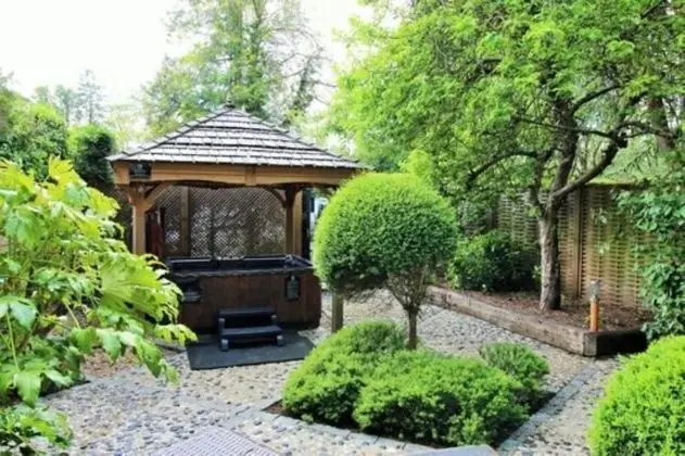 Kır Evi, Sıcak Su Küveti (Whooper)