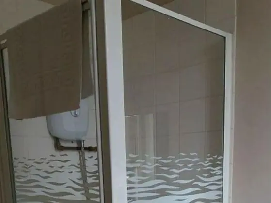 Üç Kişilik Oda, Özel Banyo (Across the Hall)