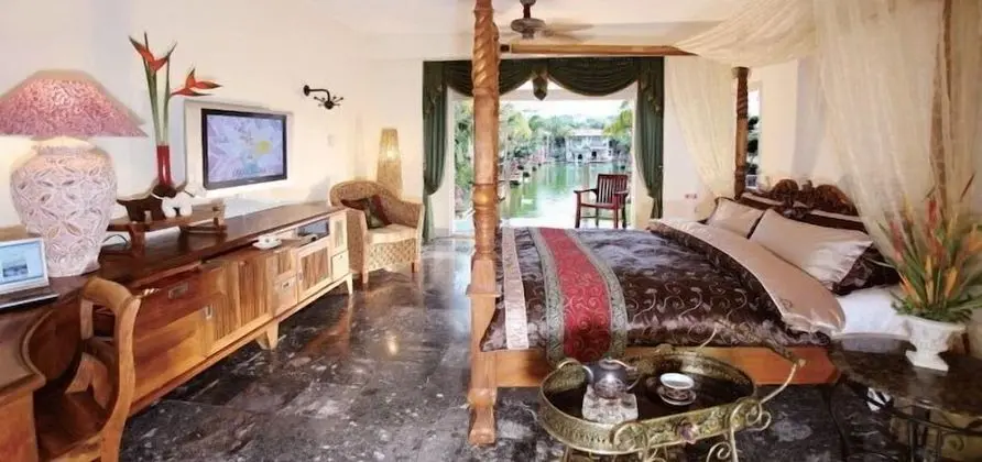 Honeymoon Tek Büyük Yataklı Oda