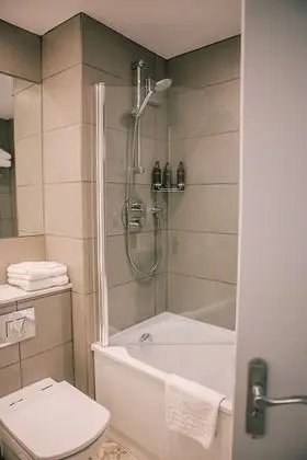 Club Tek Büyük veya İki Ayrı Yataklı Oda