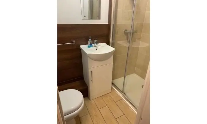 Tek Kişilik Oda, Ortak Banyo