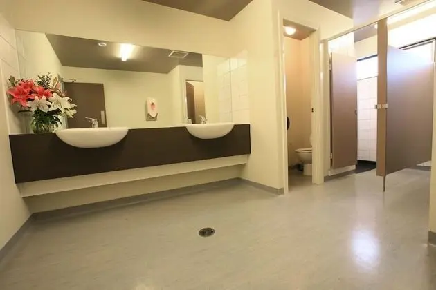 Standard Oda, Ortak Banyo (Double + 2 Singles - Rm 9)