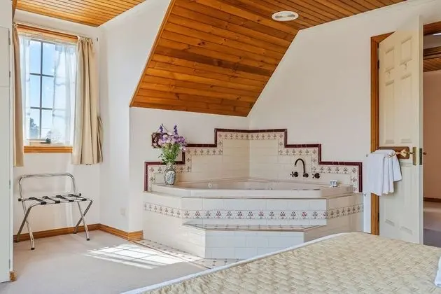Kır Evi, 3 Yatak Odası, Sıcak Su Küveti, Koy Manzaralı