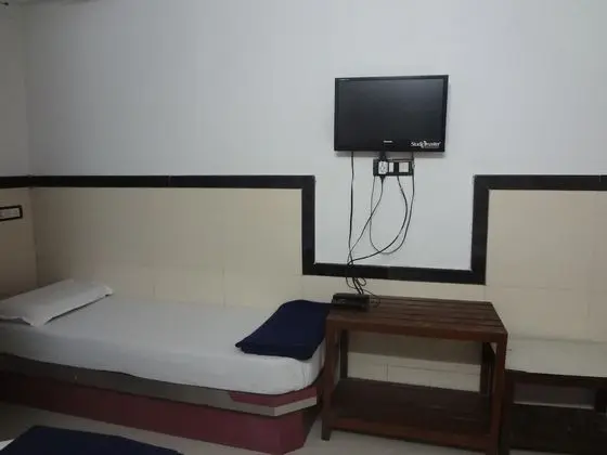 Deluxe Triple AC Room