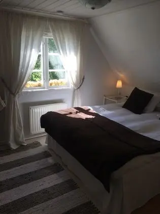 Double room (bed 160 cm), Private toilet, Shared shower, No children under 7 years old