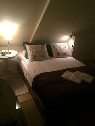 Double room (bed 160 cm), Private toilet, Shared shower, No children under 7 years old