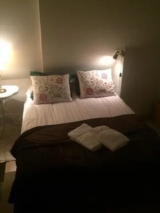 Double room (bed 160 cm), Private toilet, Shared shower, No children under 7 years old