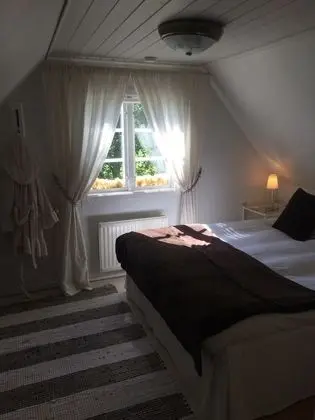Double room (bed 160 cm), Private toilet, Shared shower, No children under 7 years old