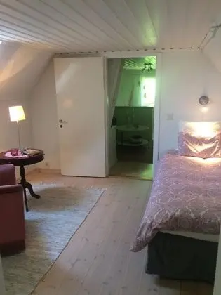 Double room (bed 160 cm), Private toilet, Shared shower, No children under 7 years old