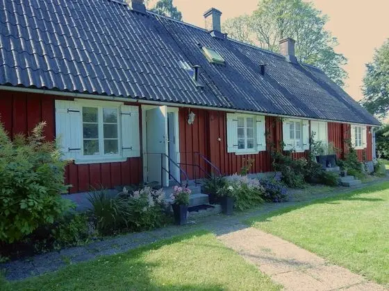 Garden Shed, Shared Bathroom