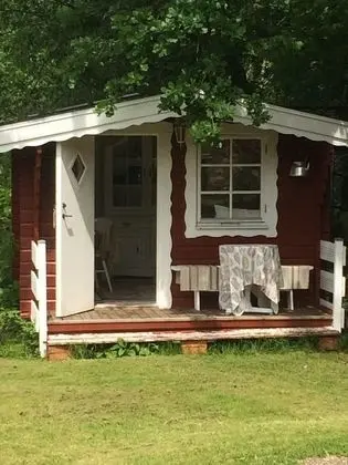 Garden Shed, Shared Bathroom
