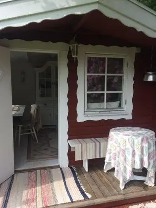 Garden Shed, Shared Bathroom