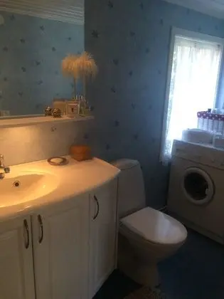Garden Shed, Shared Bathroom