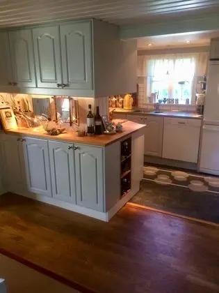 Garden Shed, Shared Bathroom